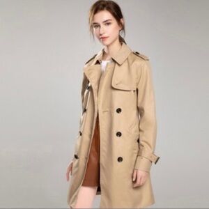 Coach trenchcoat cotton with leather accents including adjustable collar, cuffs